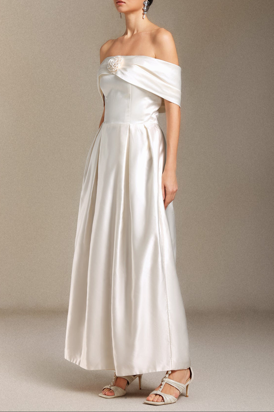 Bare Shoulders Flower Cylinder Maxi Dress in White
