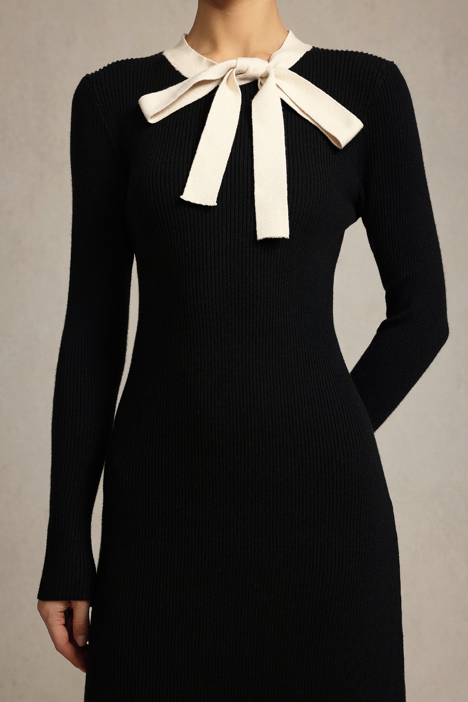 Round Neck Long Sleeves Bowknot Streamer Maxi Dress in Black