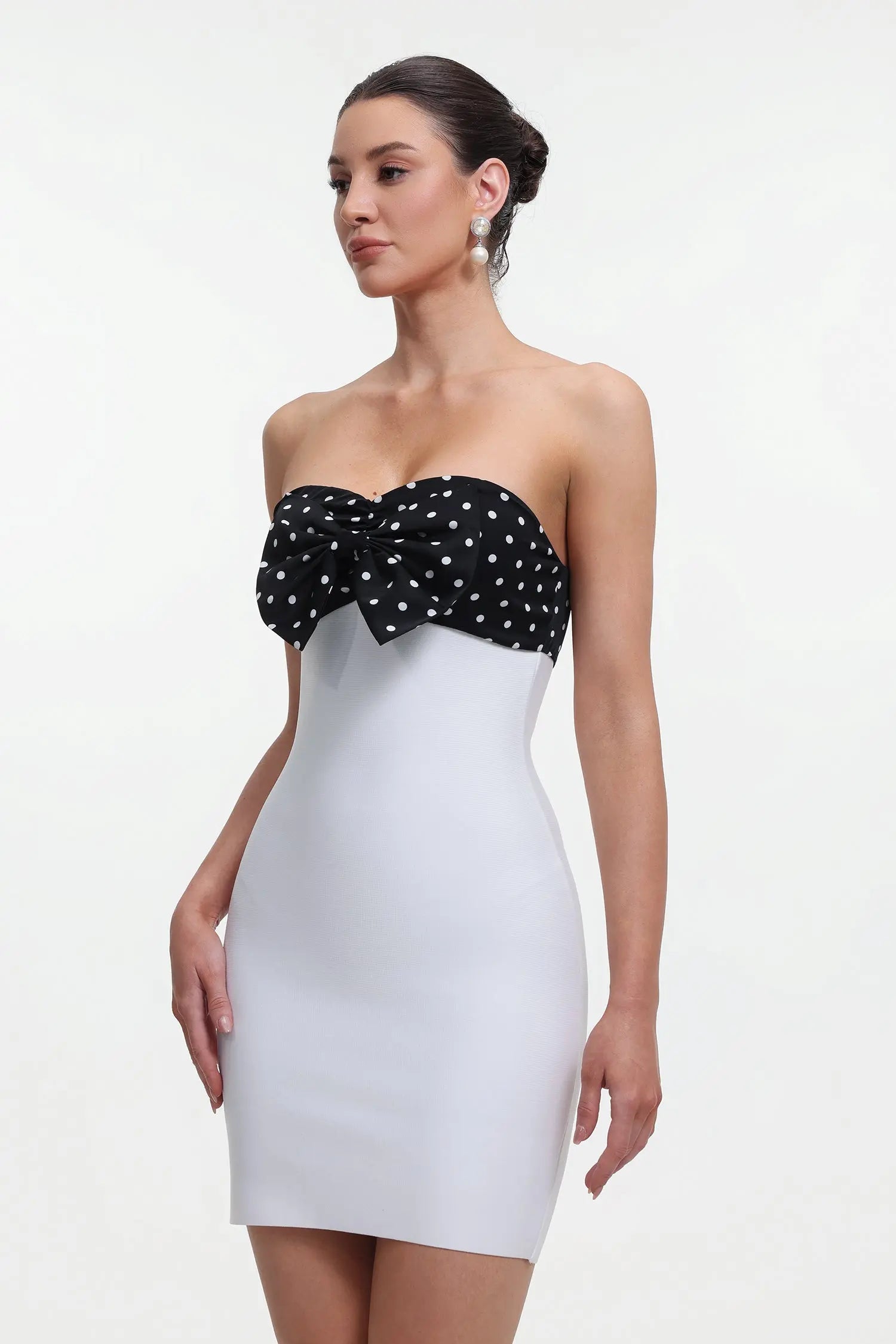 White Contour Sleeveless Contrast Bandage Mini Dress