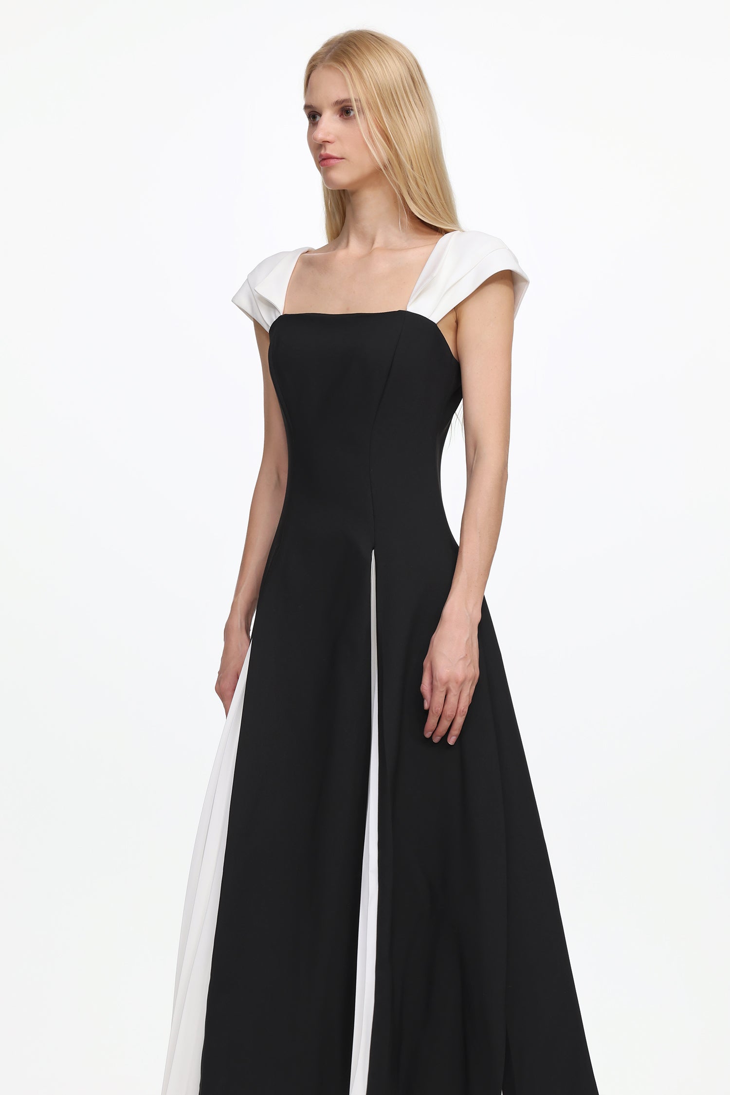 Saly Short Sleeve Contrast Woven Maxi Dress