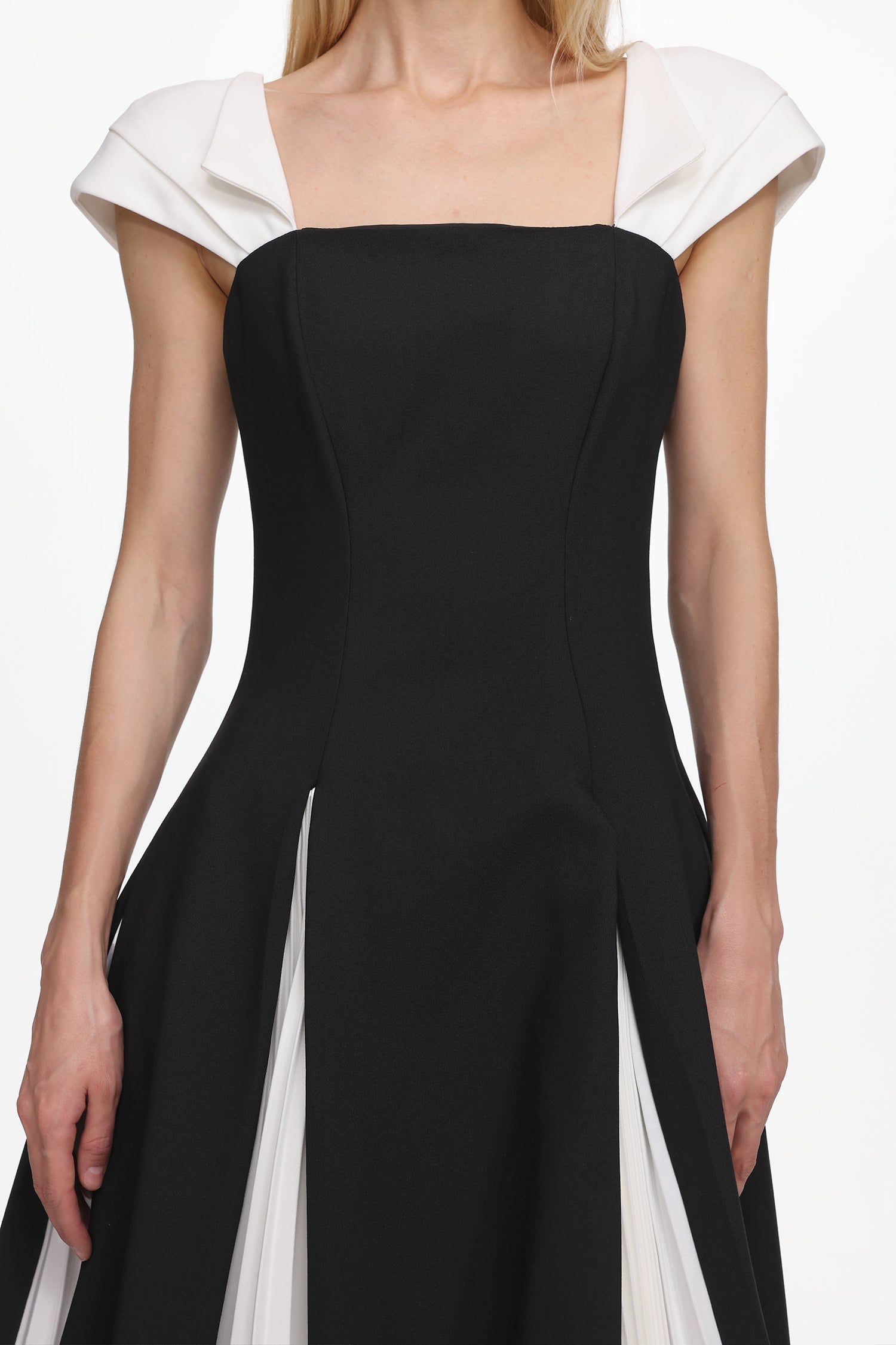 Saly Short Sleeve Contrast Woven Maxi Dress