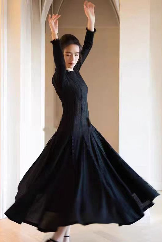 Sleeveless Lace Maxi Dress in Black