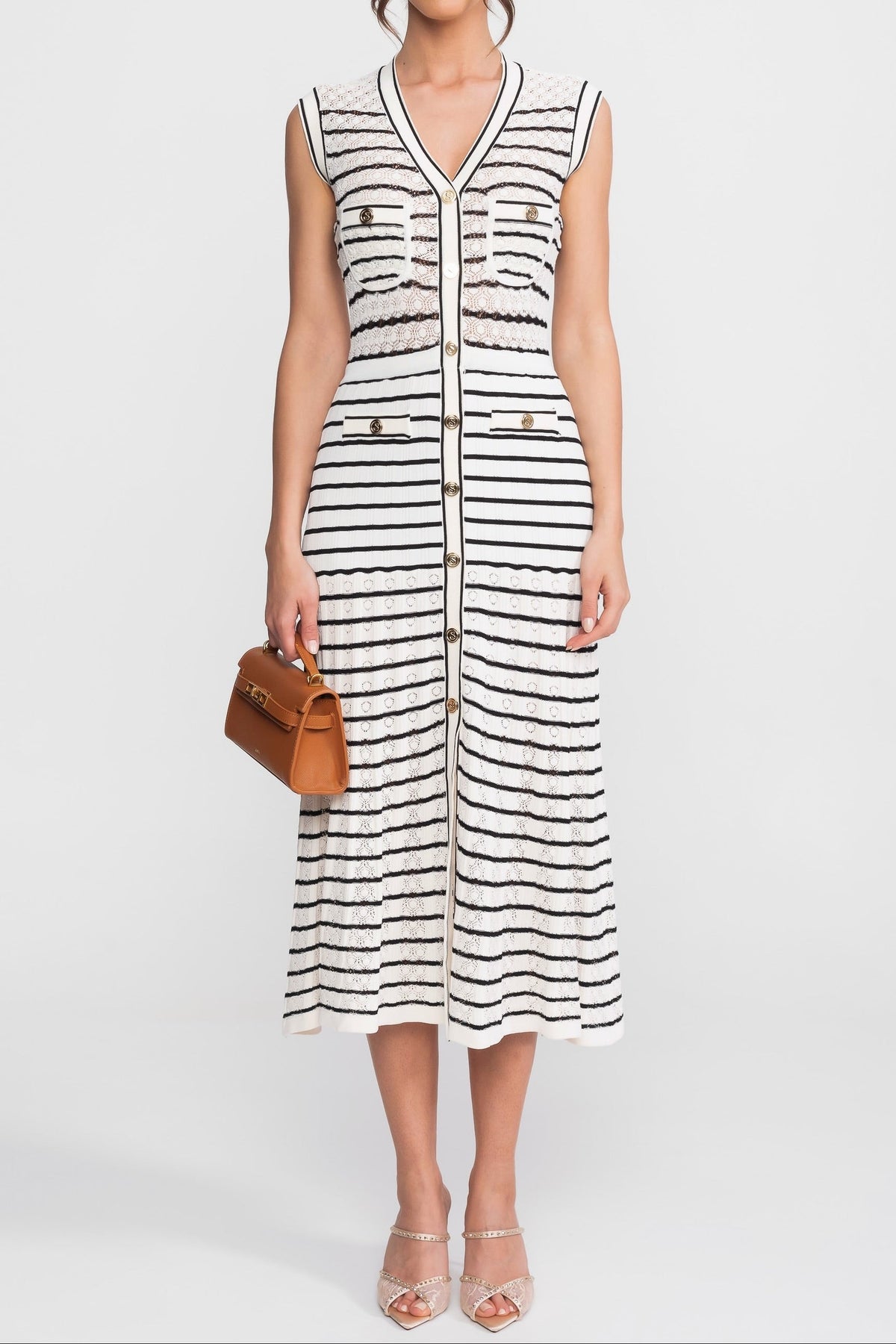 Sleeveless Knit Midi Dress With V-Neck And Gold Buttons - White/Black