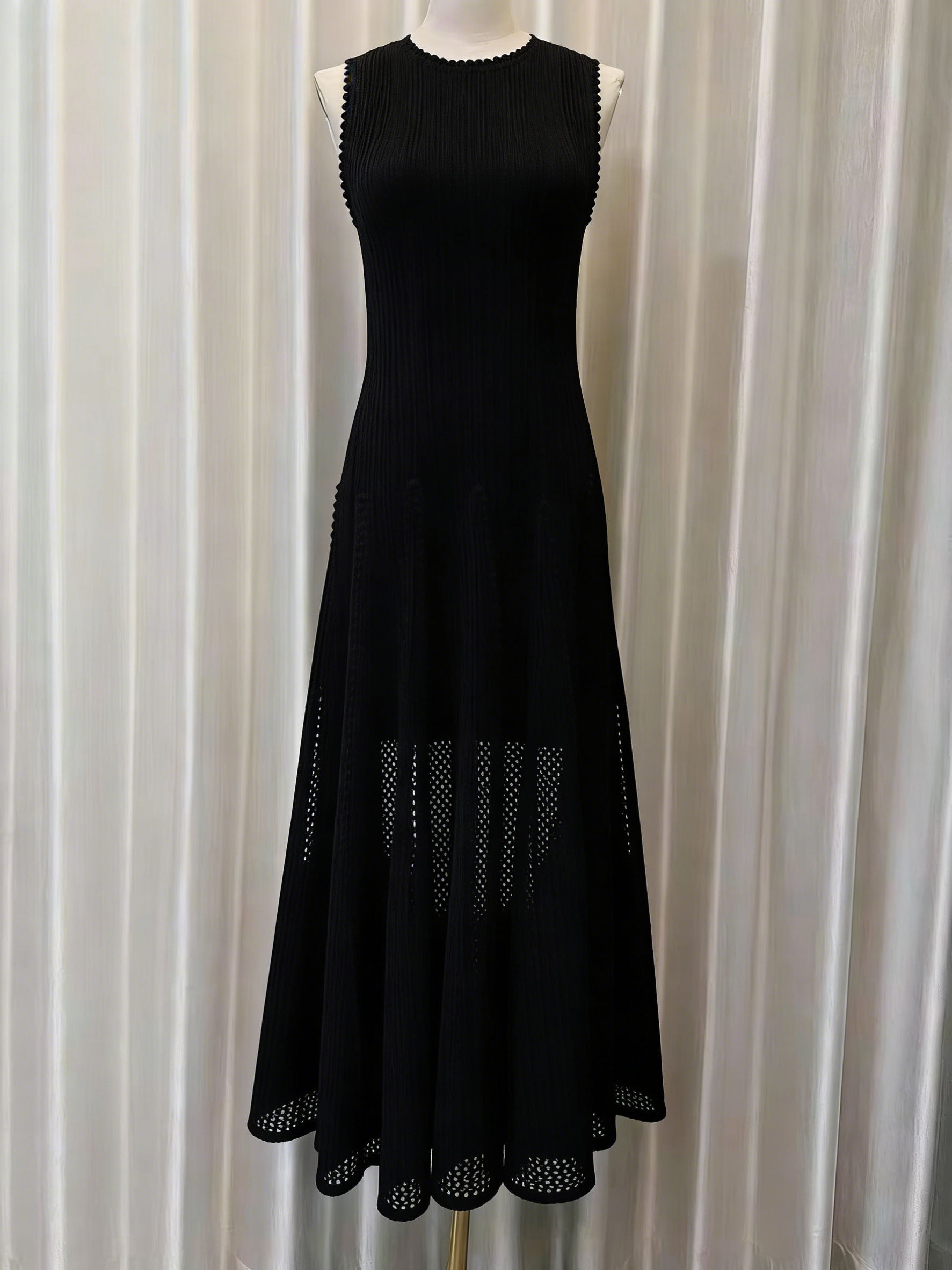 Sleeveless Lace Maxi Dress in Black