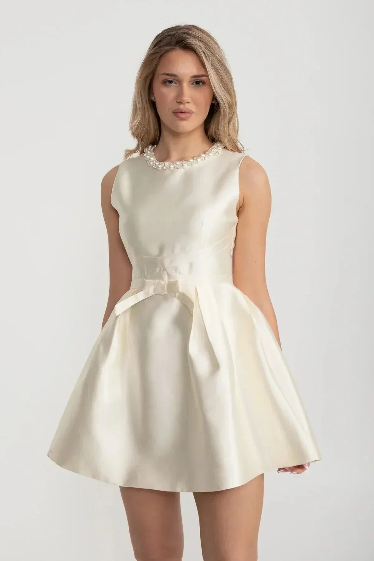 Fitted Dress With Embellished Round Neckline And Waistline Accent - Ivoire