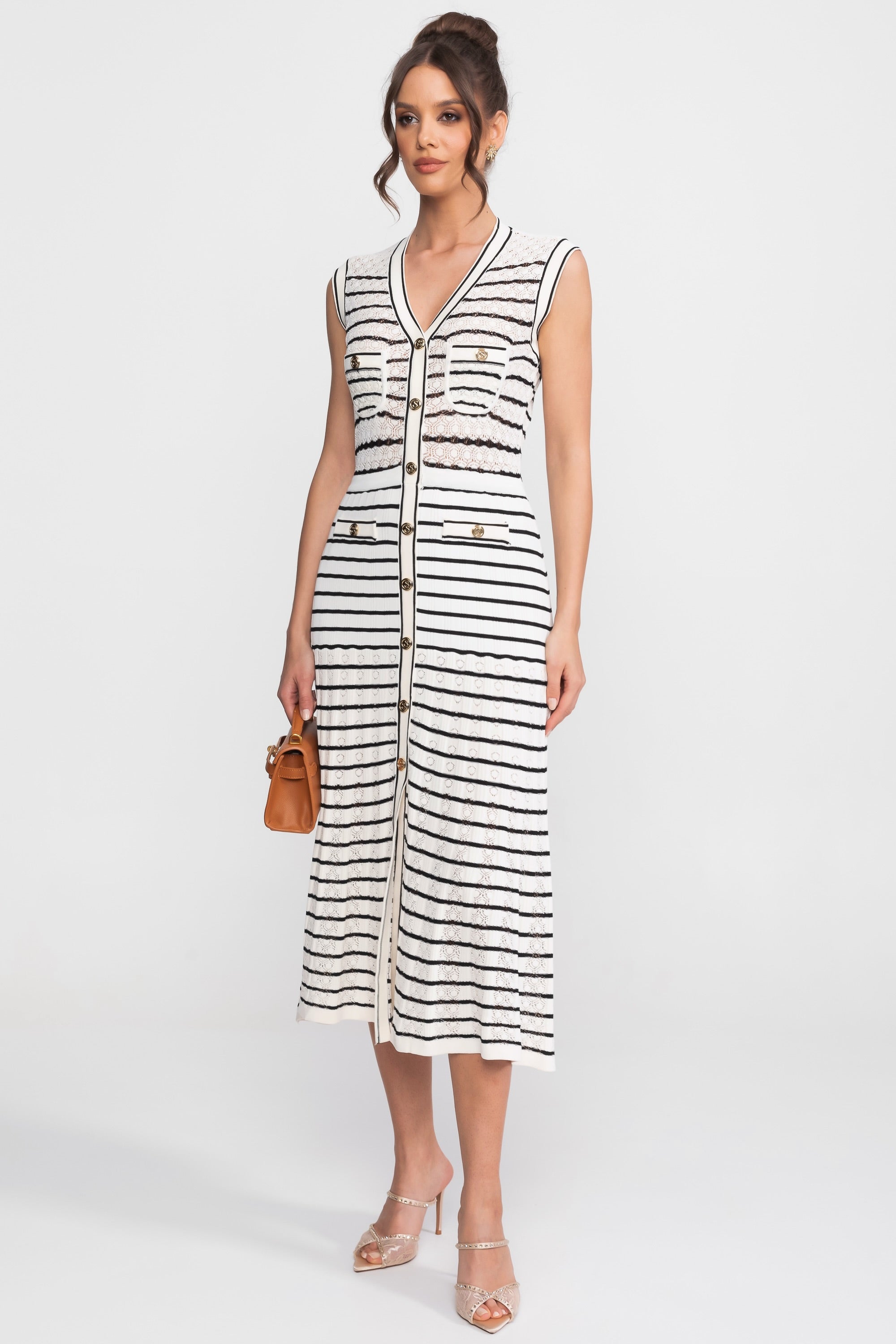 Sleeveless Knit Midi Dress With V-Neck And Gold Buttons - White/Black