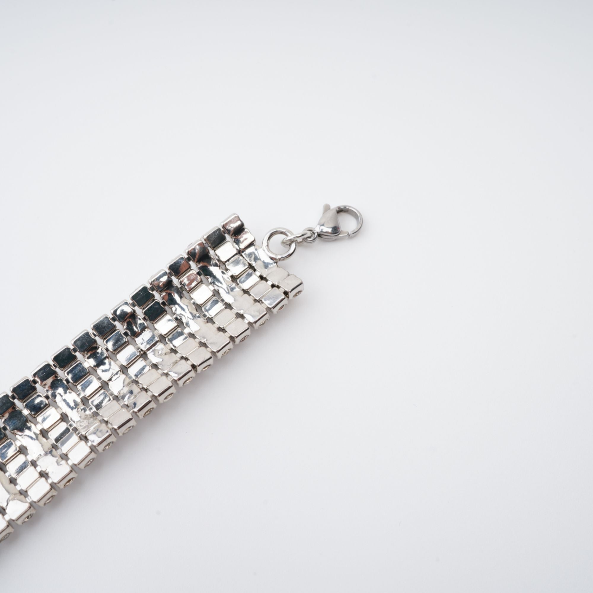 Crystal-Embellished Bow-Detail Necklace