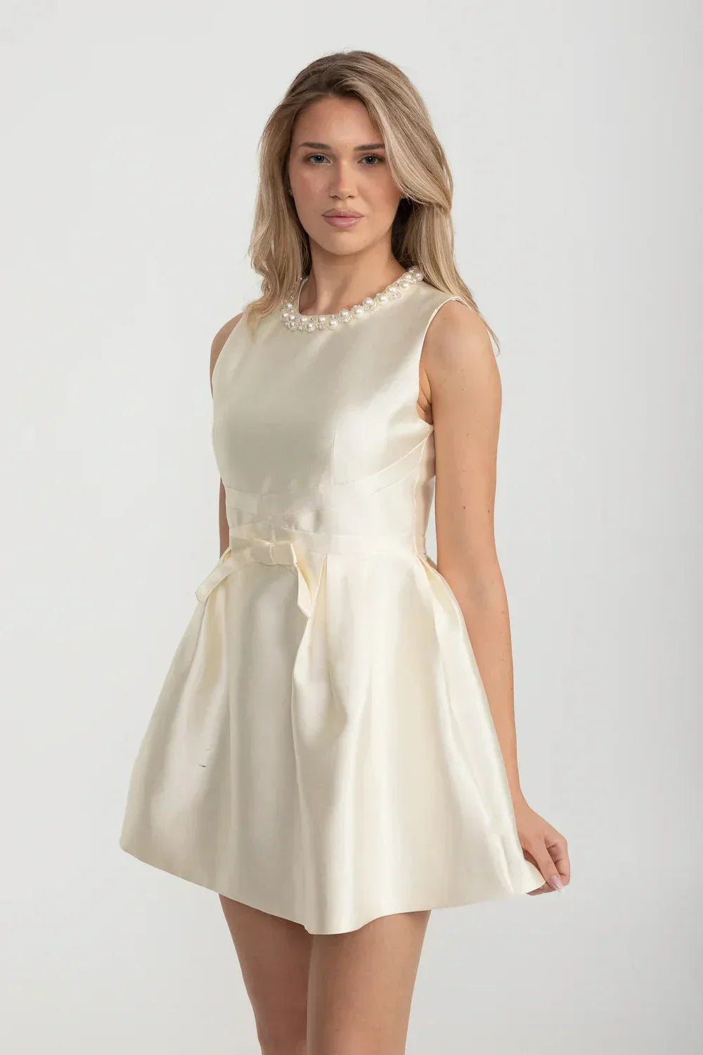Fitted Dress With Embellished Round Neckline And Waistline Accent - Ivoire
