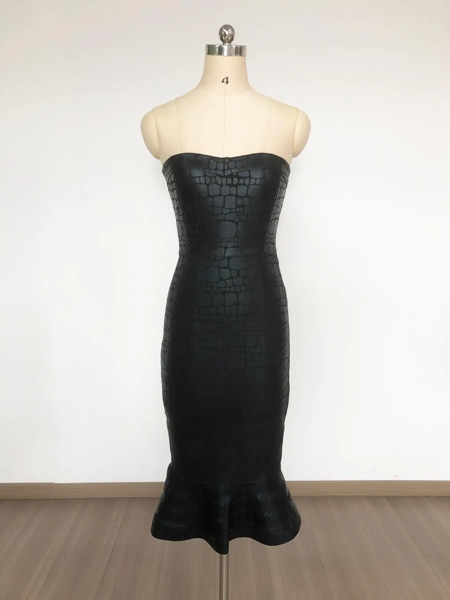Off Shoulder Bodycon Hem Midi Dress in Black