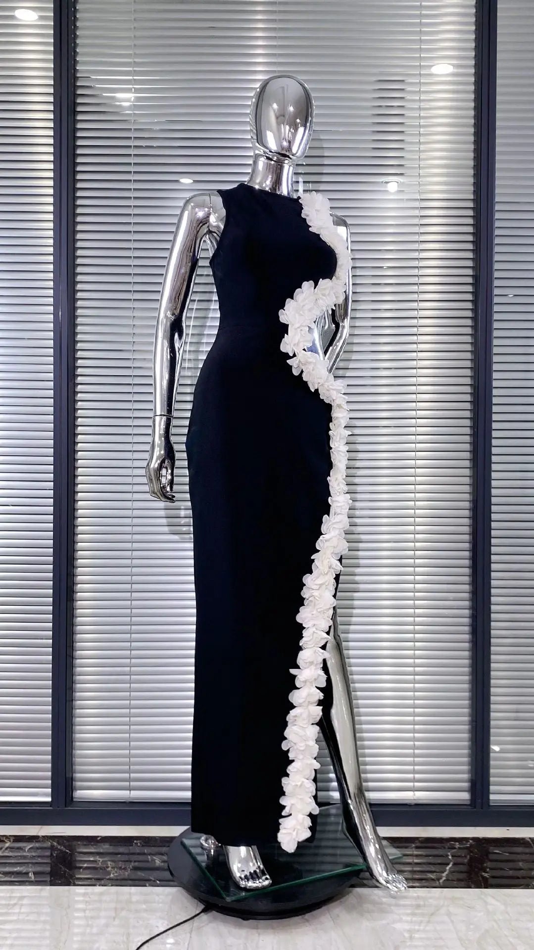 Black Sleeveless Hollow Out Flowers Bandage Maxi Dress