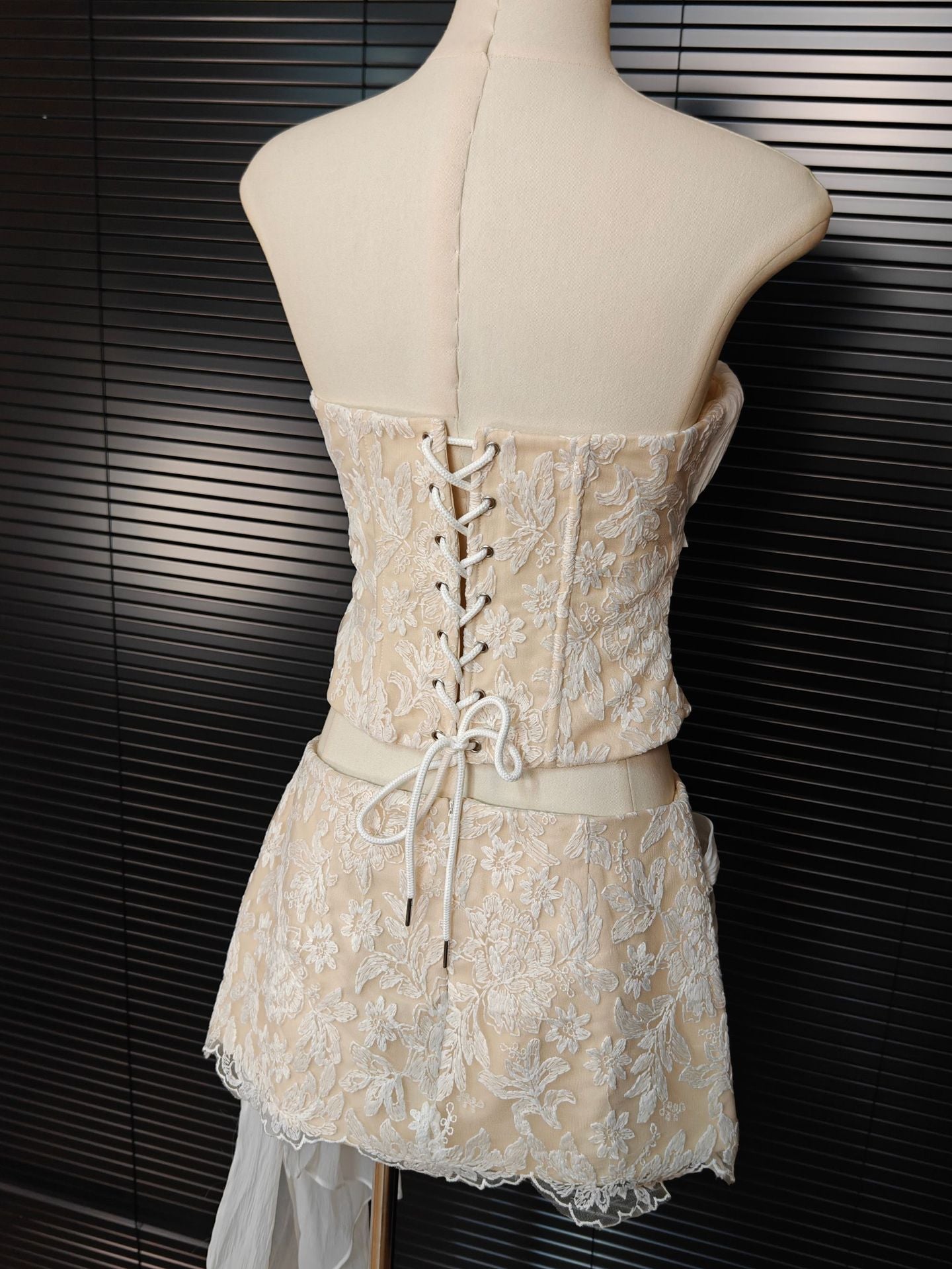 White Herringbone Top Floral Ruffle Mini Dress Suit