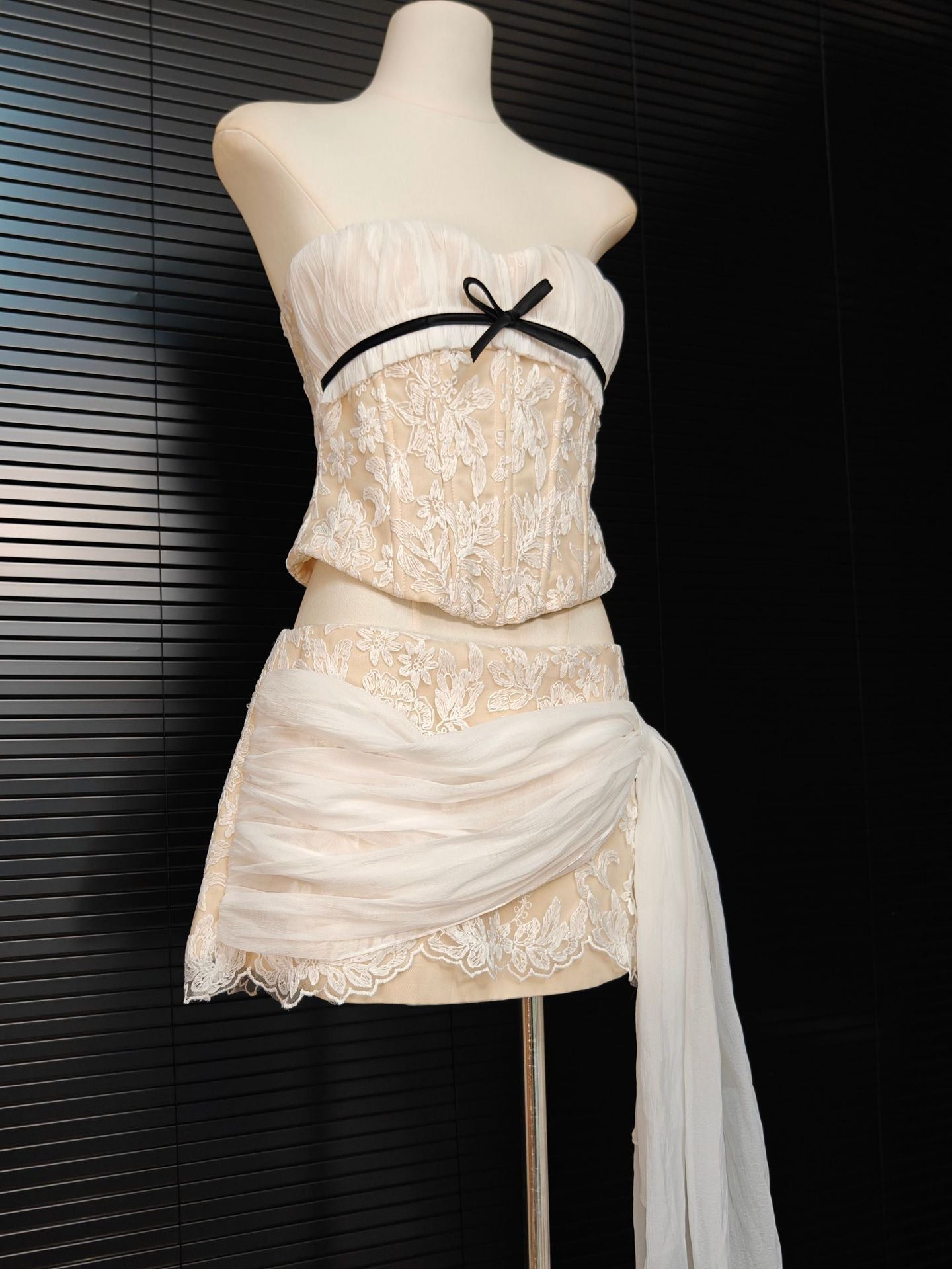 White Herringbone Top Floral Ruffle Mini Dress Suit
