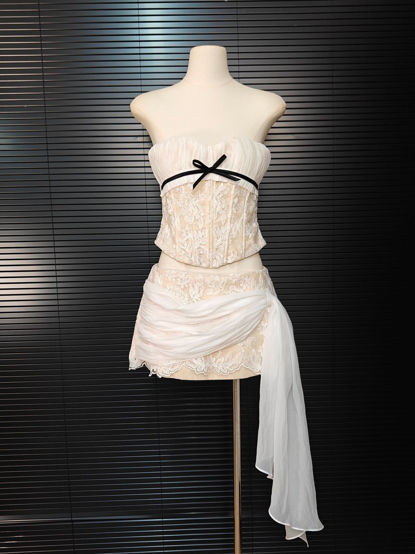 White Herringbone Top Floral Ruffle Mini Dress Suit