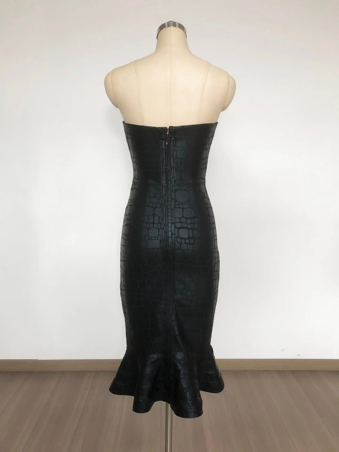 Off Shoulder Bodycon Hem Midi Dress in Black