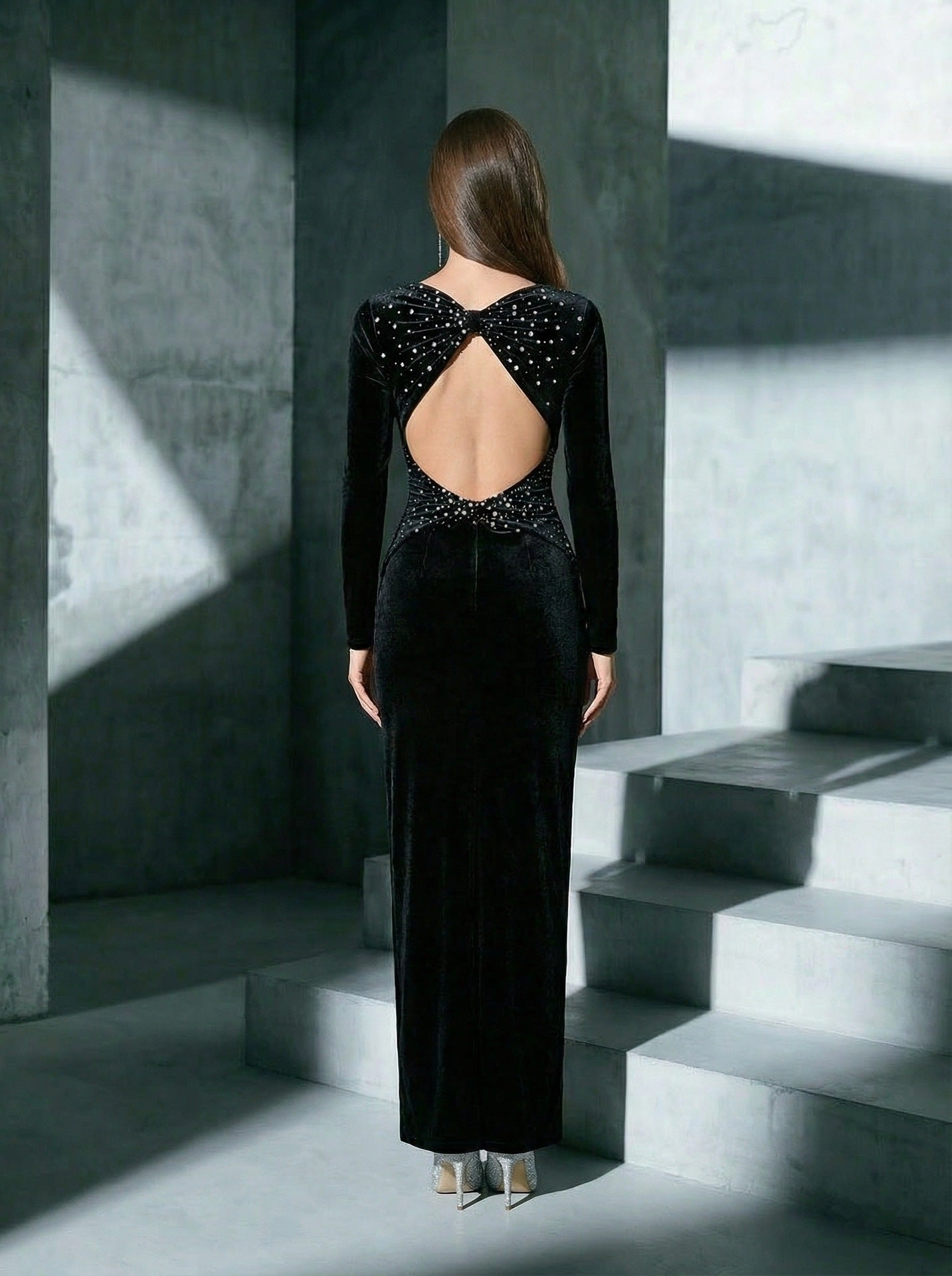 Black long-Sleeve Backless Maxi Dress