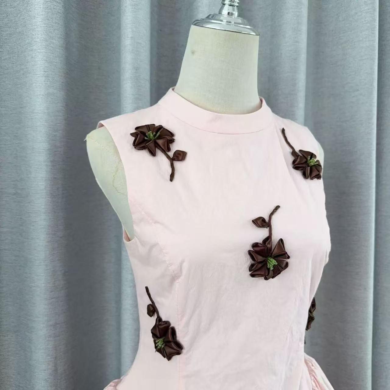 Flower Embellished Puffy Mini Dress in Pink