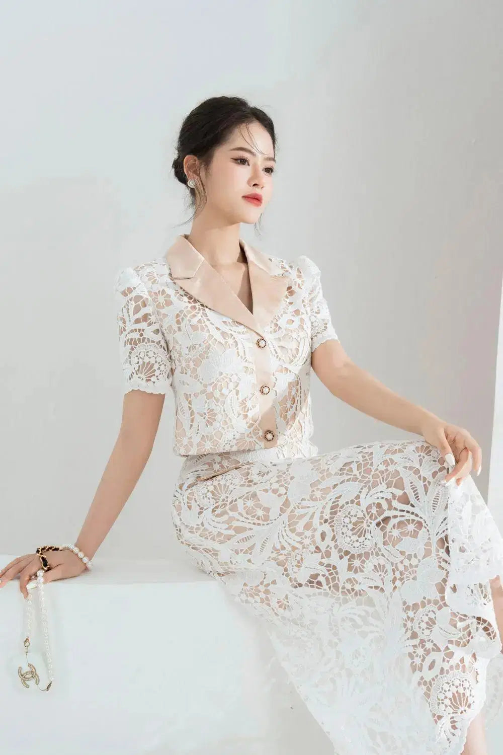 Cropped Peak Lace Top Skirt Set in White