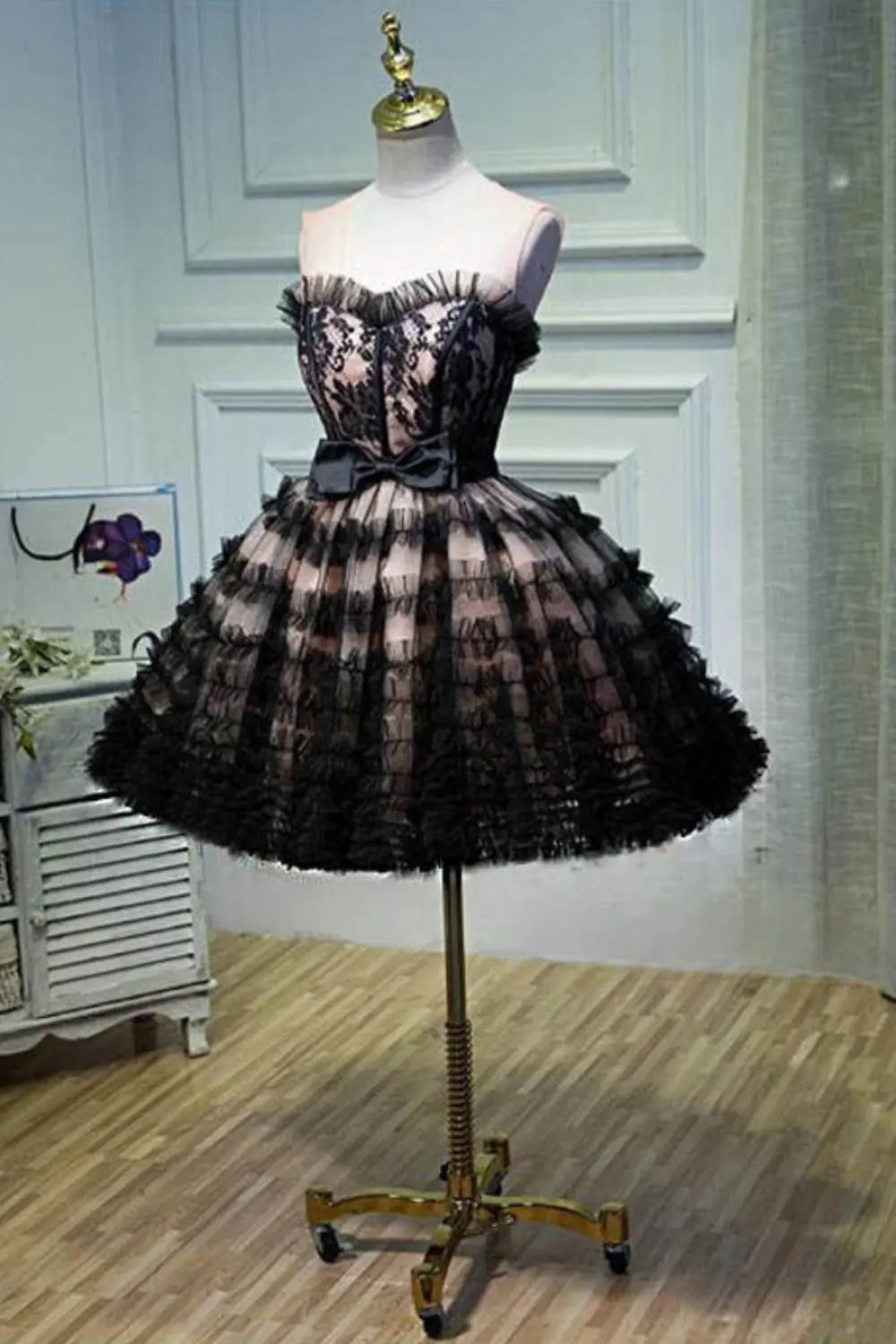 Lace Puffy Mini Dress in Black